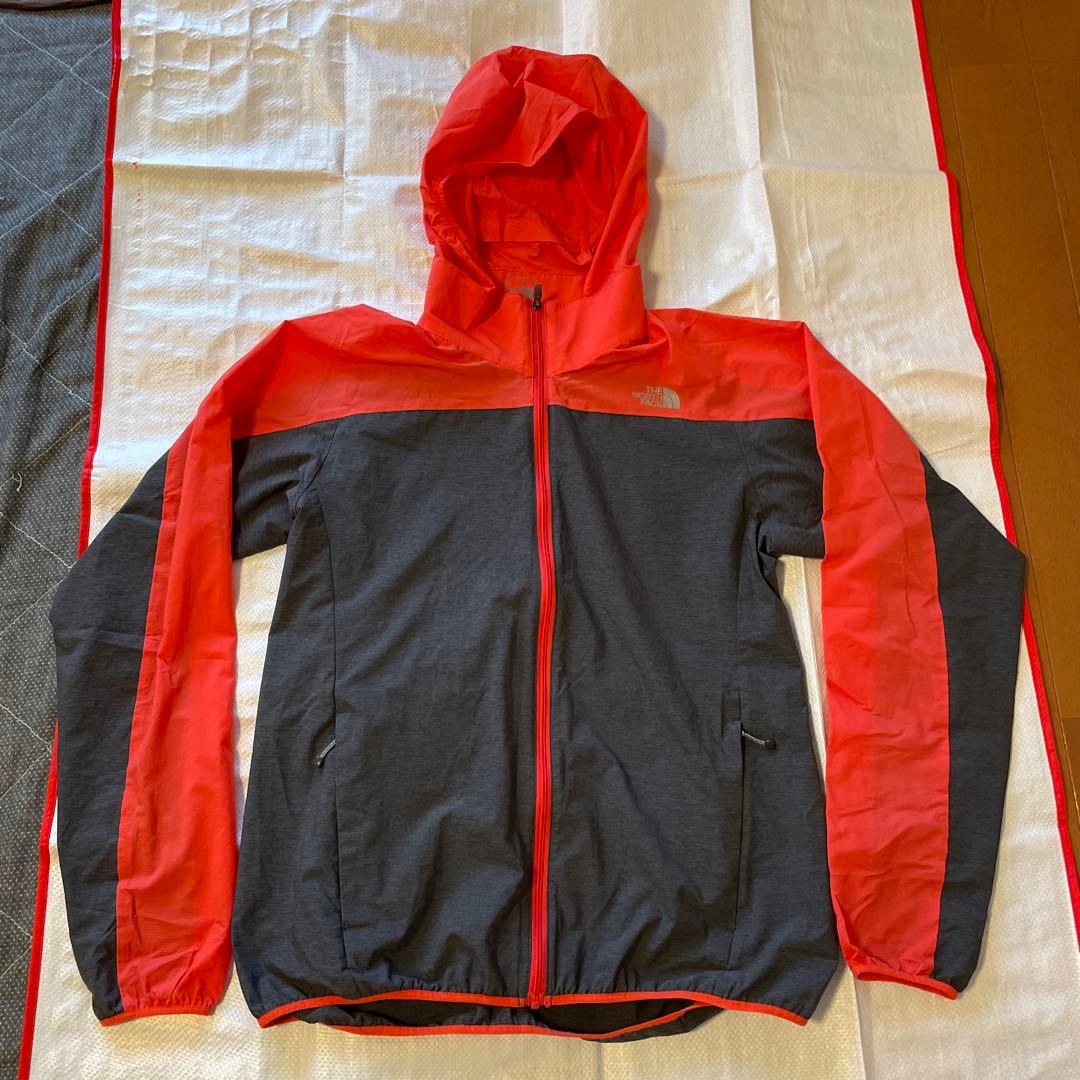 THE NORTH FACE フード付きウィンドブレーカー THE NORTH FACE フード付きウィンドブレーカー THE NORTH FACE（ザ