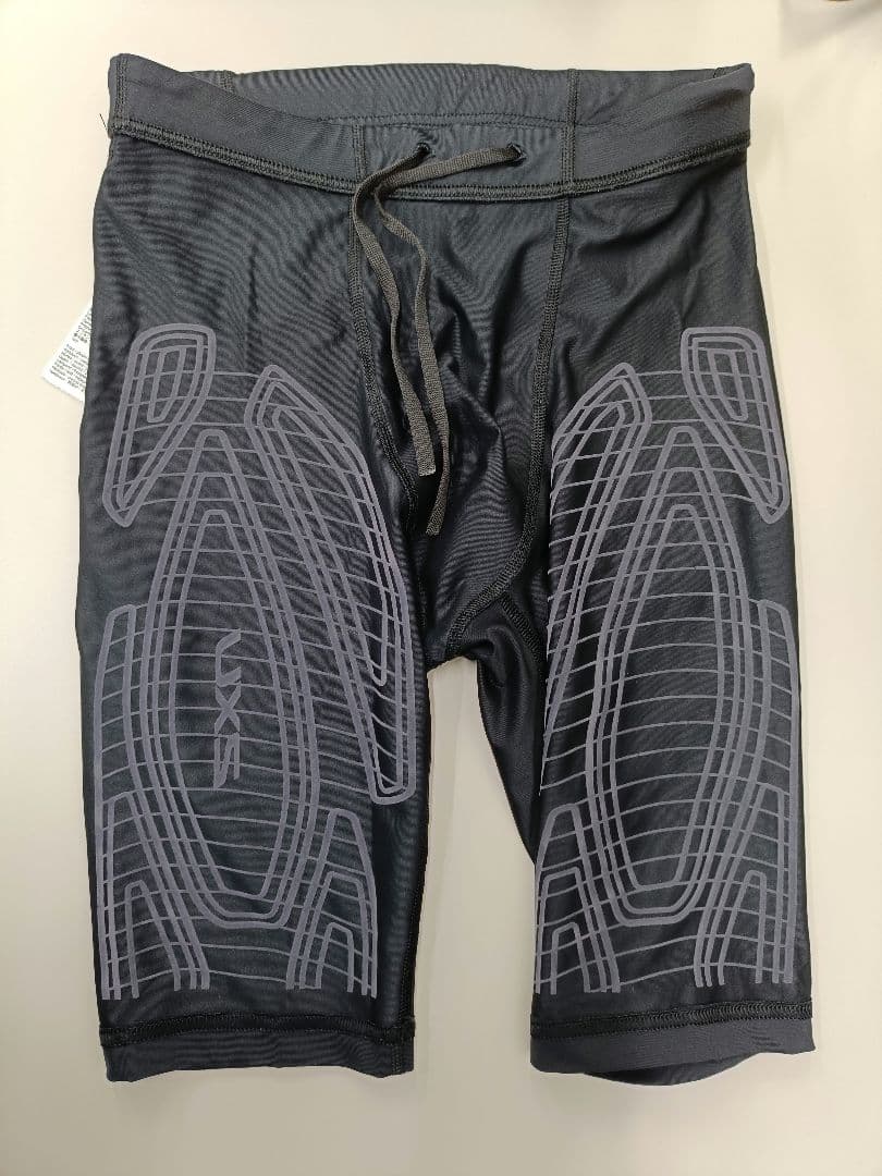 2XU MCS ハーフタイツ - メルカリ