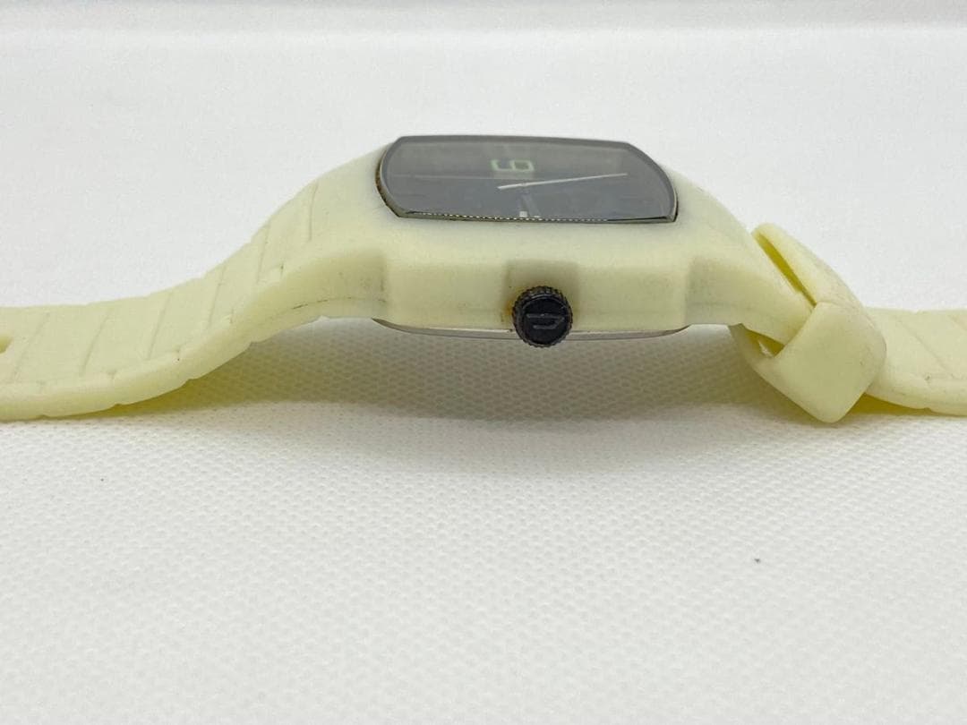 希少 蓄光】DIESEL DZ1387 スクエア 光るラバーベルト 稼働 - メルカリ