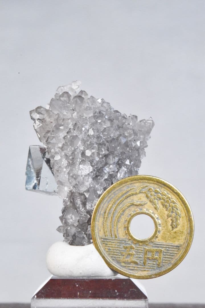 中国浙江省産 スモーキードゥルージークォーツと超透明なフローライト