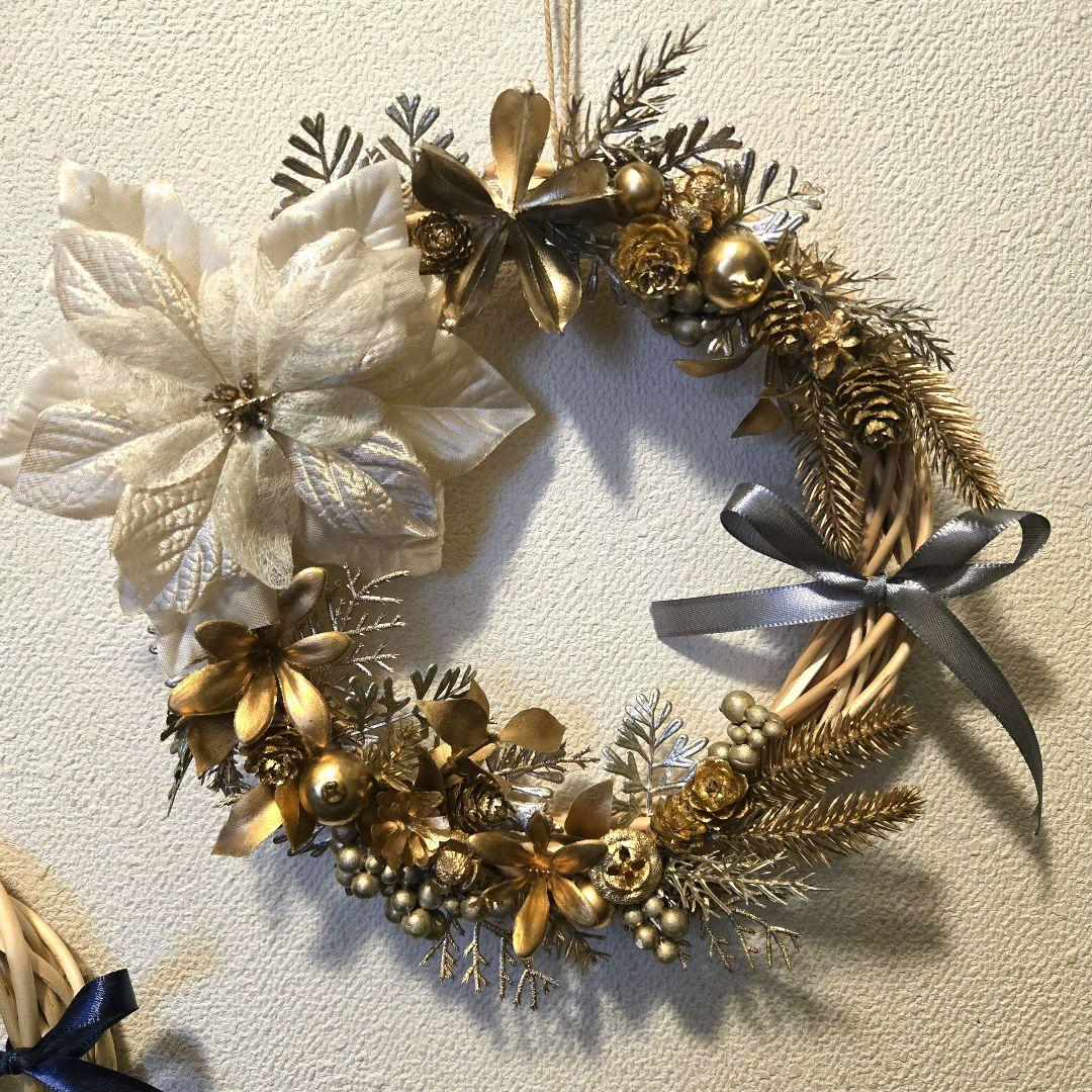 ゴールドとホワイトのクリスマスリース | 激安通販のイーサプライ