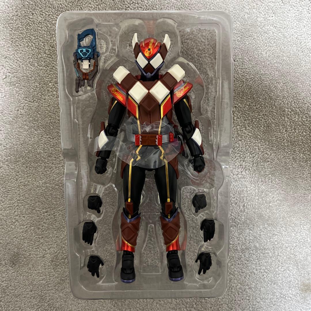 ナ*ル様 S.H.Figuarts 仮面ライダーヴァレン チョコドンフォーム