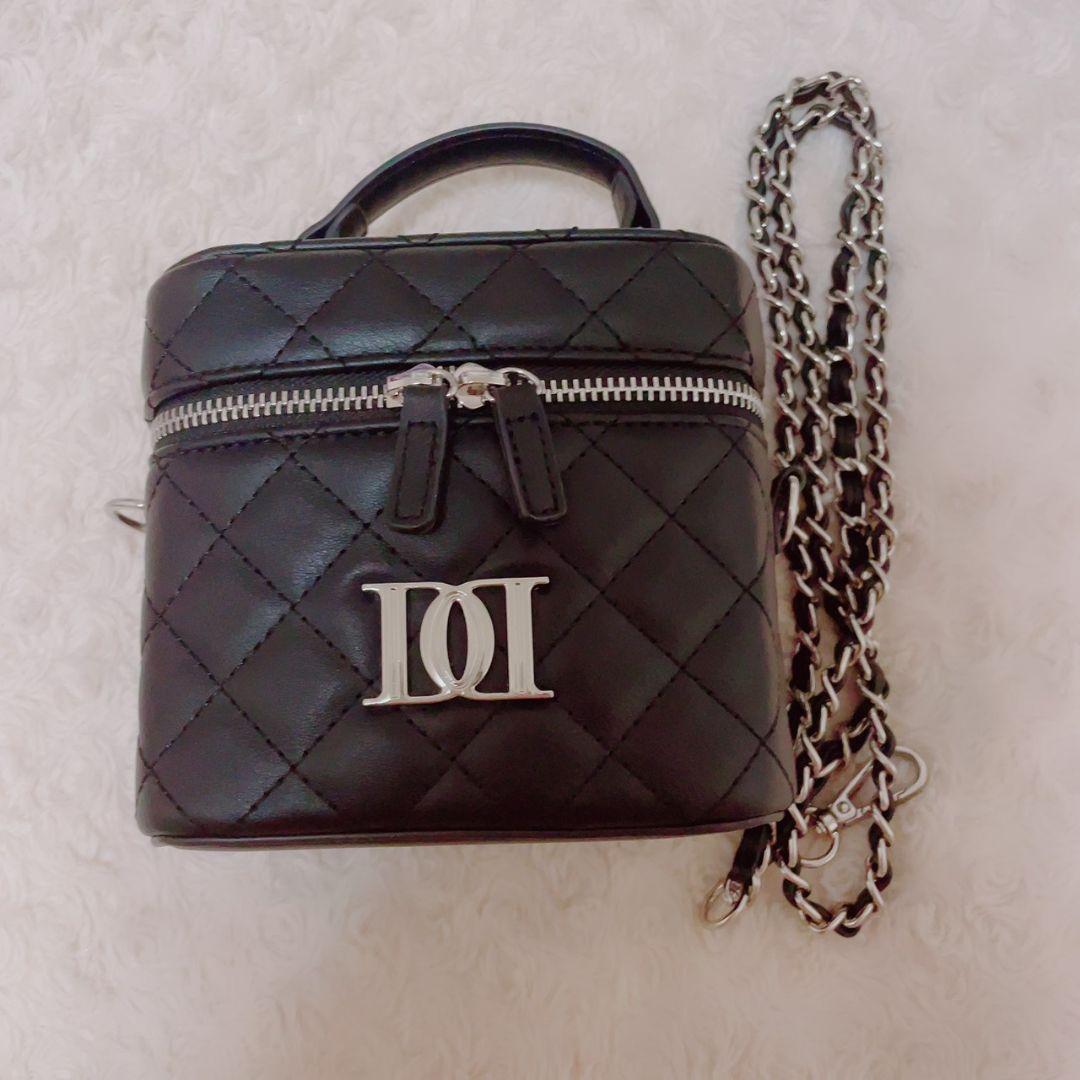 Darich キルティングスクエアミニバッグ シルバーパーツ BLK バニティ キルティングスクエアミニバッグ(シルバーパーツ)（ハンドバッグ