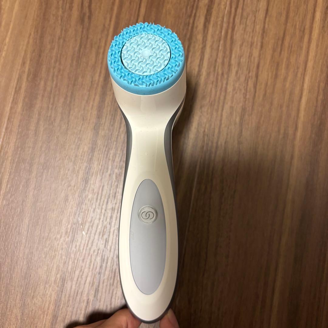 ニュースキン　ルミスパ　洗顔ブラシ 青と白 充電スタンド付き ゆいたん様専用】ニュースキン ageLOC®︎ ルミスパ®︎ iO - メルカリ