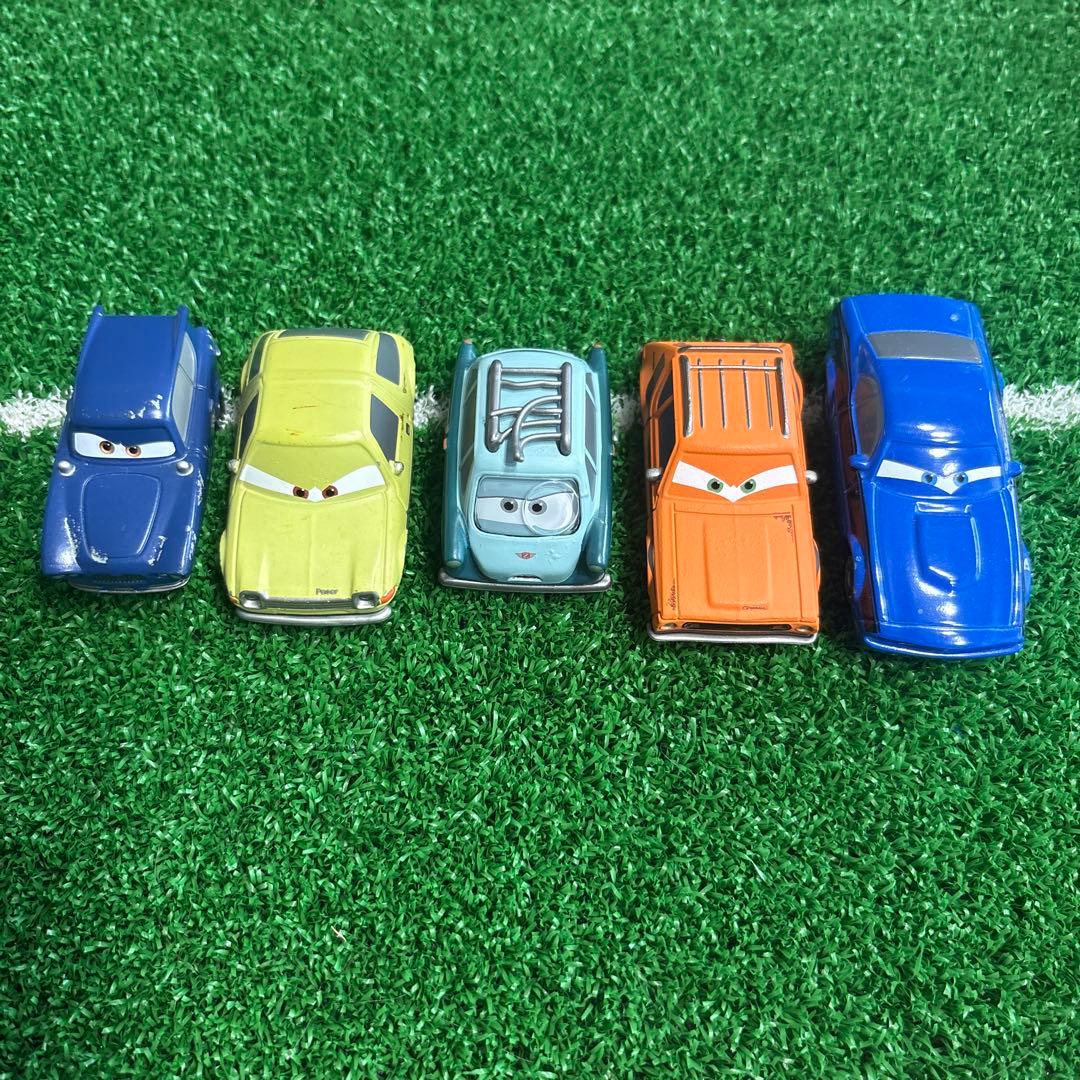 トミカカーズ　スパイ　悪役セット Amazon.co.jp: ディズニー カーズ・トミカ スペシャルスパイセット