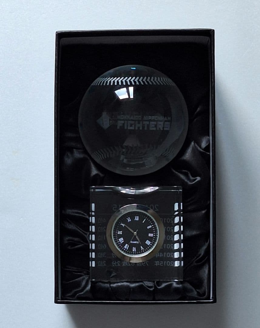 北海道日本ハムファイターズ クリスタルボールと時計のオブジェ 野球