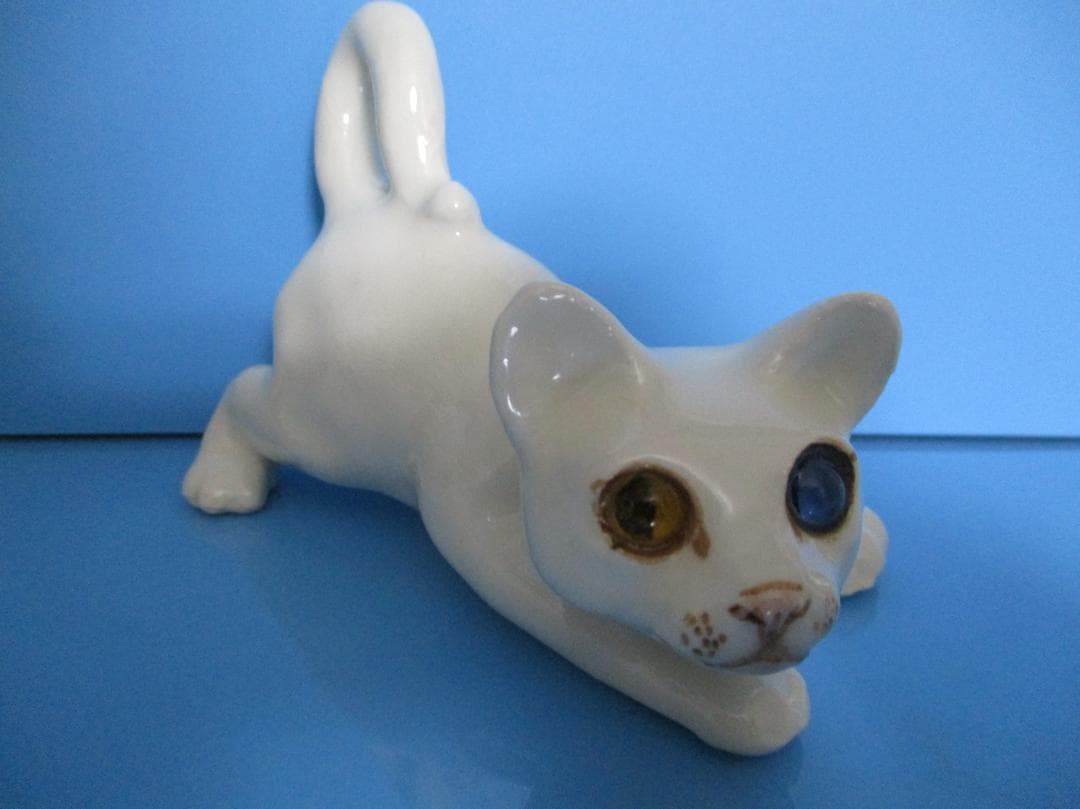 オッドアイの白猫ウィンスタンレイ ケンジントン キャット サイズ1