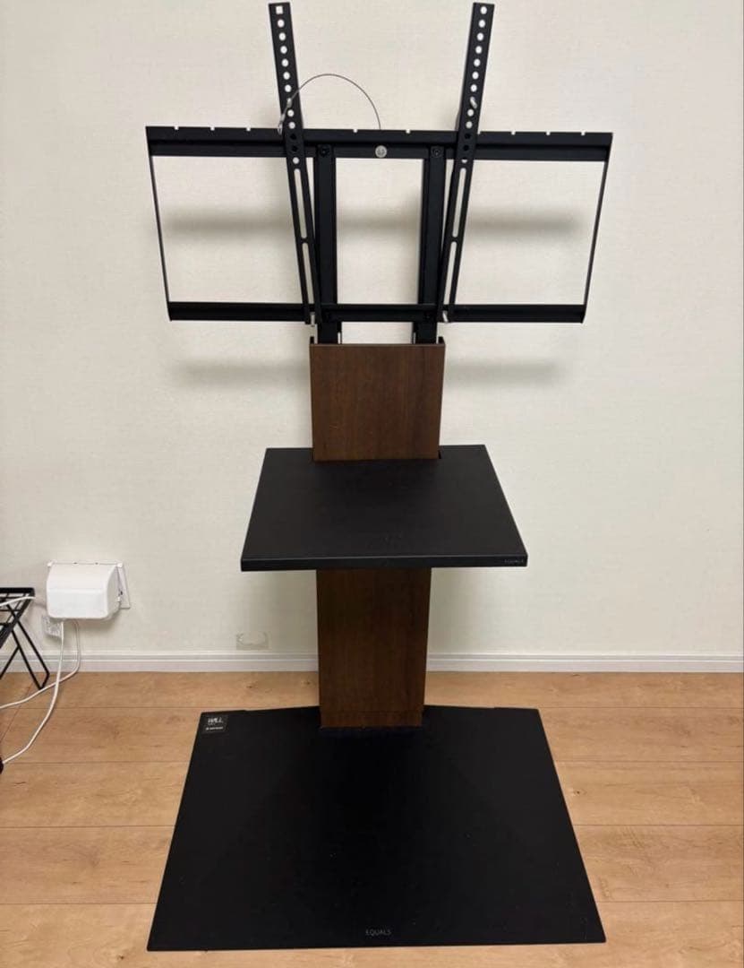 EQUALSWALLV3 LOW TYPE テレビスタンド 間接照明、棚版付き WALL INTERIOR TVSTAND V3 SW・ V3