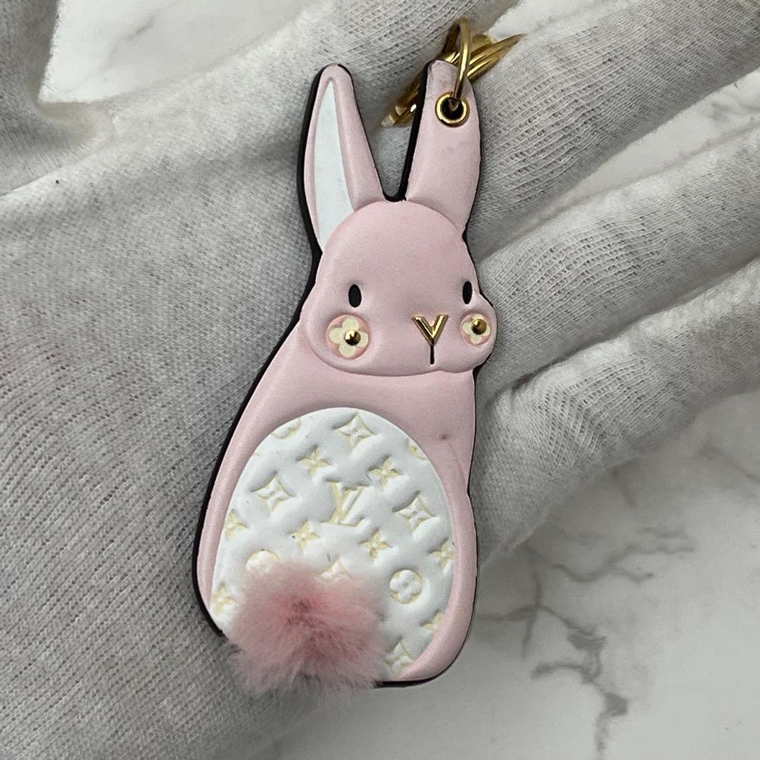 ルイヴィトン キーホルダー・LV バニー チャーム 現行品 ピンク うさぎ