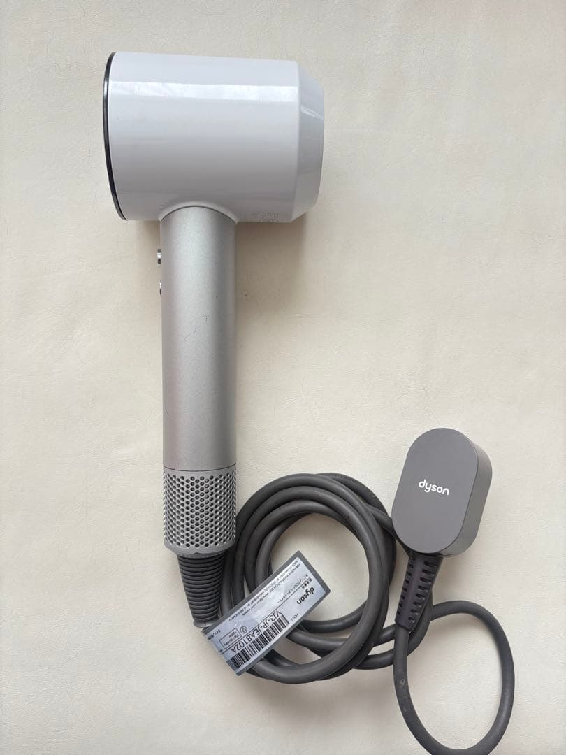 Dyson ヘアドライヤー ホワイト/シルバー - メルカリ