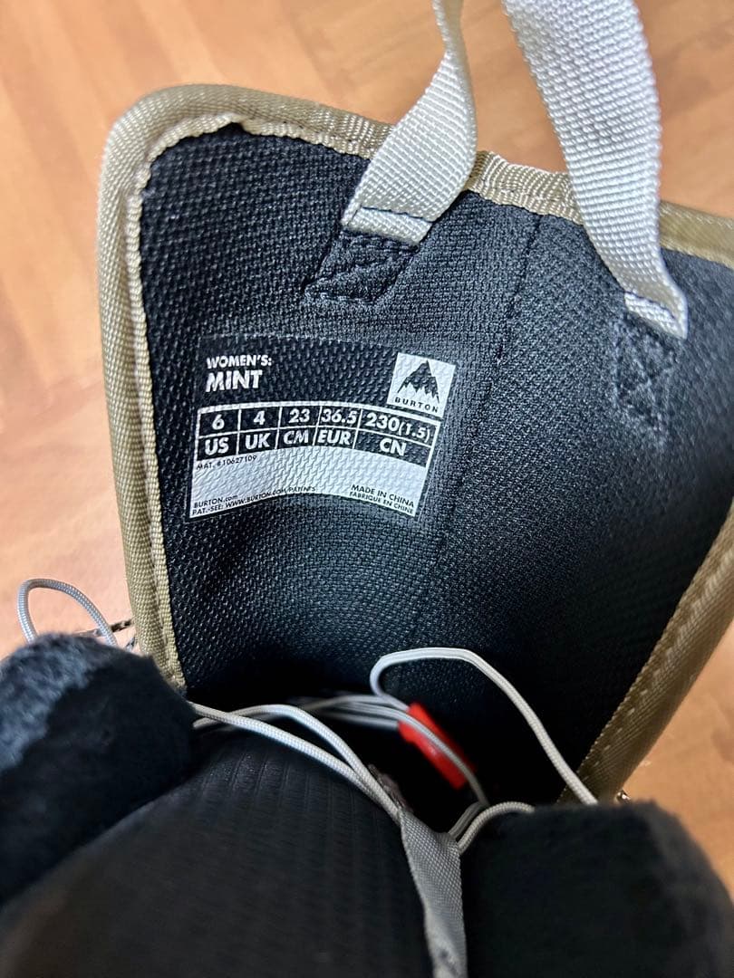 BURTON MINT ブーツ 23.5cm【白】