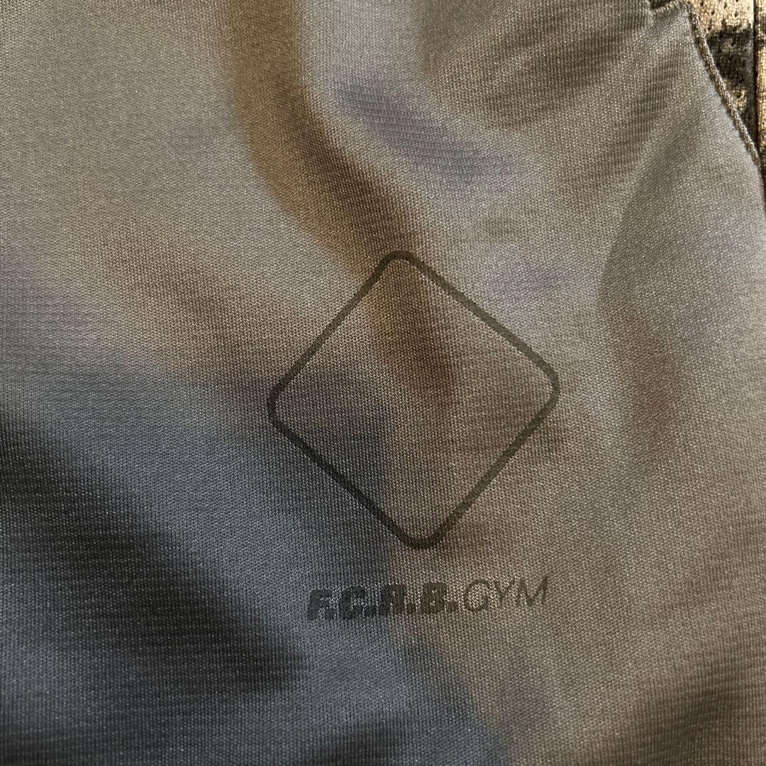 F.C.R.B.GYM フード付きジャケット ダークグレー