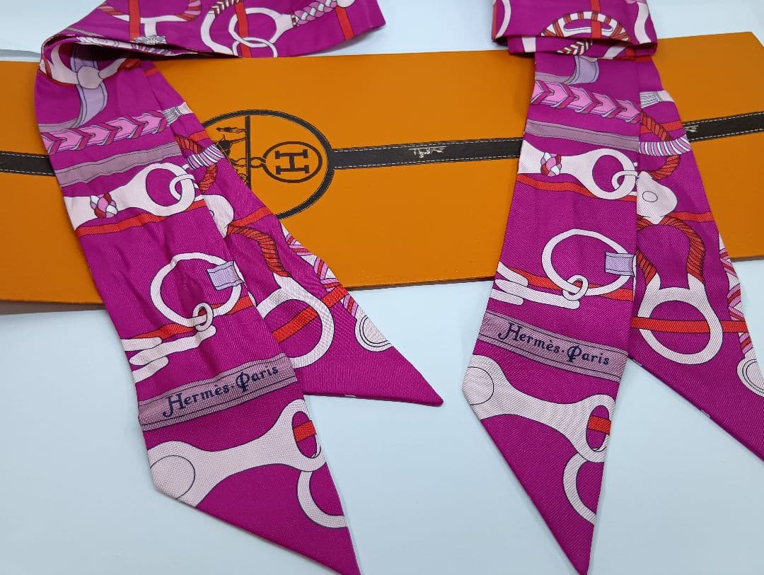 ttさま専用！140 HERMES エルメス ツイリー２本セット ピンク HERMES（エルメス） 【新品未使用】エルメス レクレアポア ツイリー