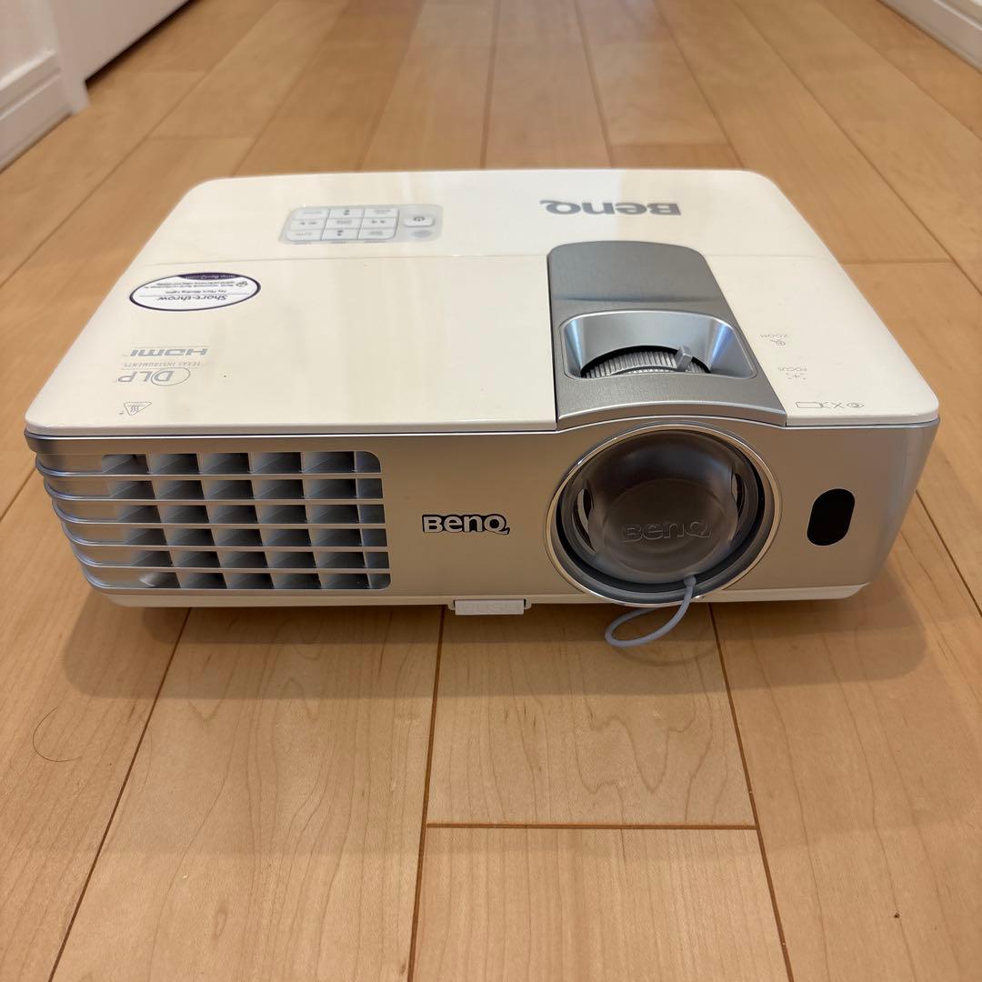 BenQ、1mで65.7型のフルHD映像を投写するホームプロジェクターなど - 価格.