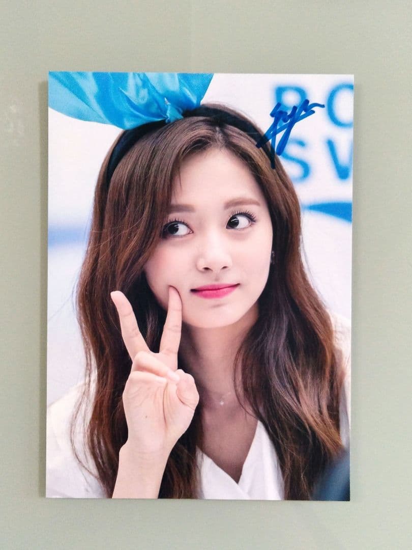 ツウィ直筆サイン入り2Lサイズ写真…Tzuyu…TWICE…⑮ - メルカリ