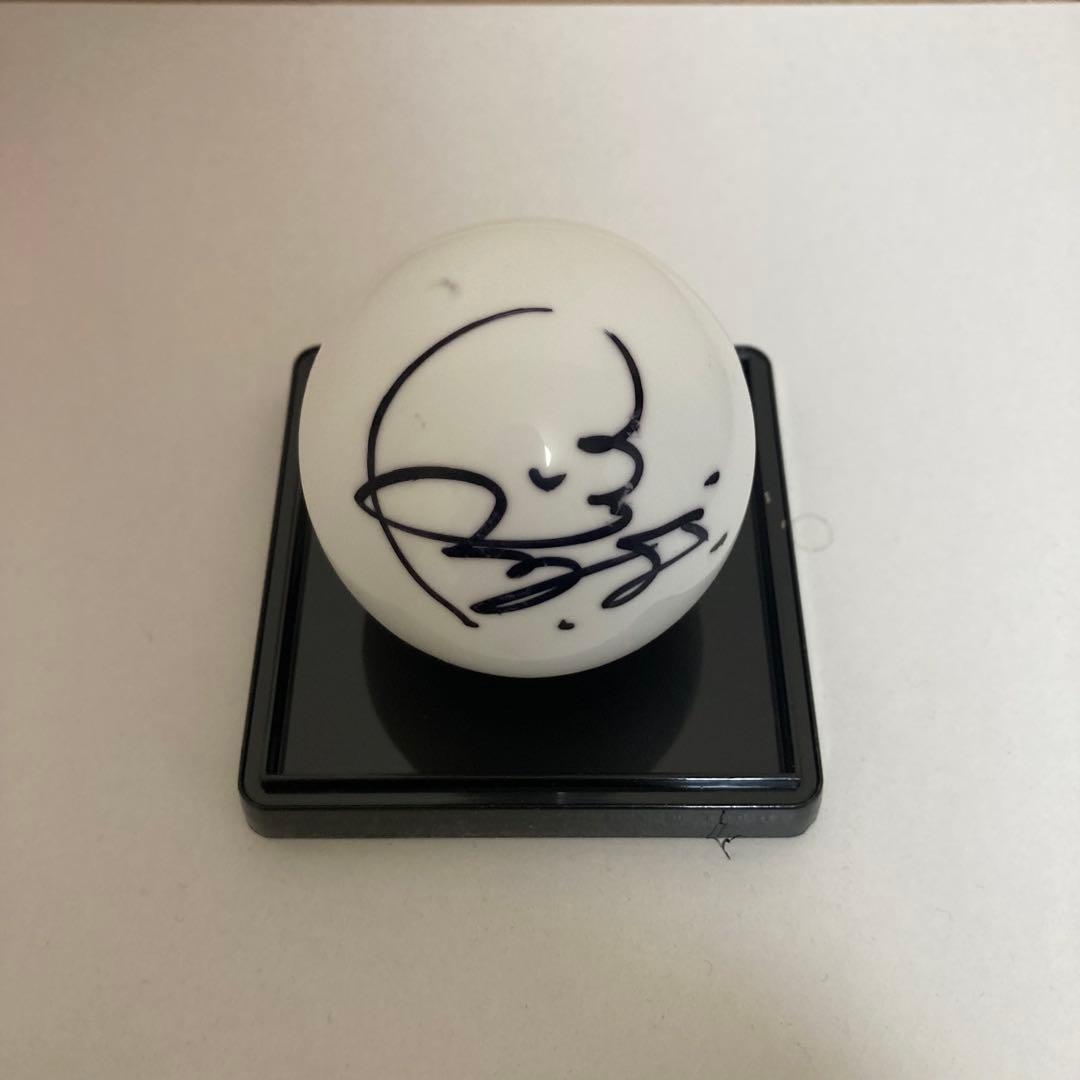 ME:I 飯田栞月 直筆サインボール this is ME:I 飯田栞月 直筆 サイン 入り ポストカード ME:I - メルカリ