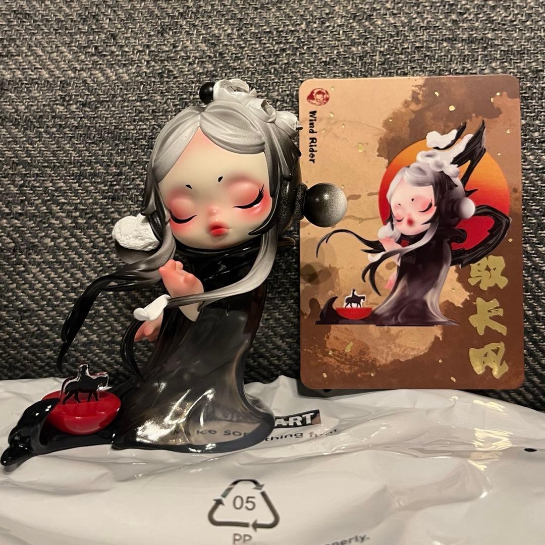 POPMART SKULLPANDA The Golden Gallop - メルカリ