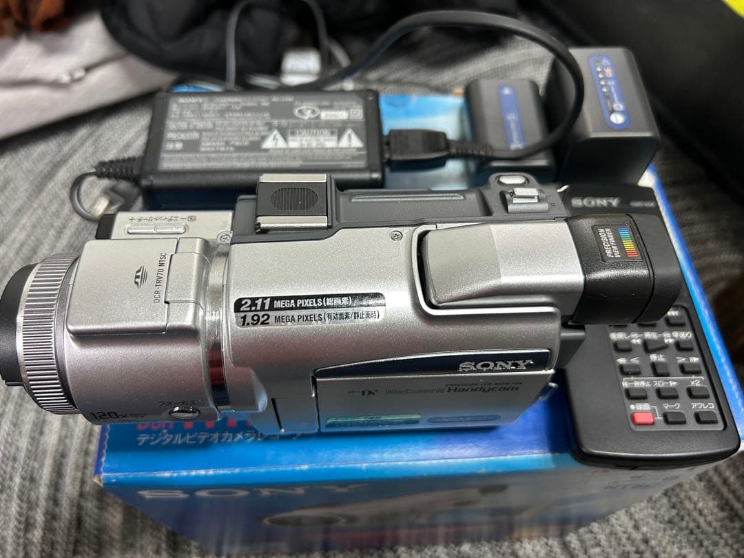 SONY DCR-TRV70K ビデオカメラ 本体 ソニー、2メガピクセルCCD搭載のDVカメラ「DCR-TRV70K」