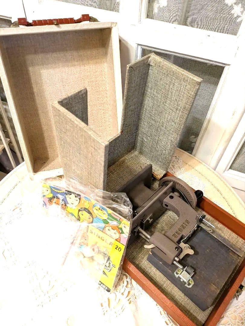 SINGER アンティークトイミシン ハードケース付き グレージュ シンガー