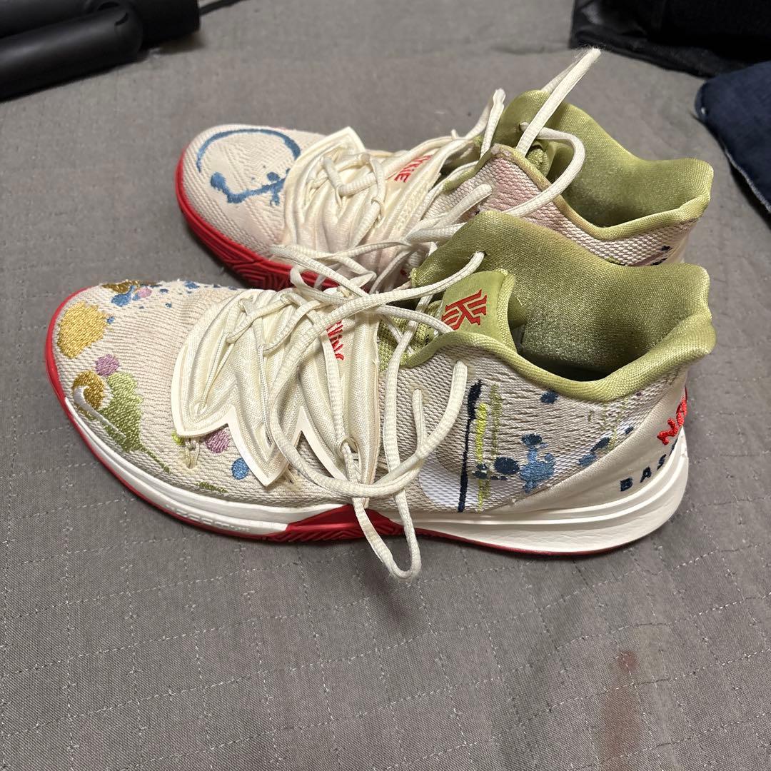 シューズ(男性用) Nike Kyrie 5 BANDULU Nike Kyrie 5 Bandulu EP Sneakers | Neutrals | FARFETCH