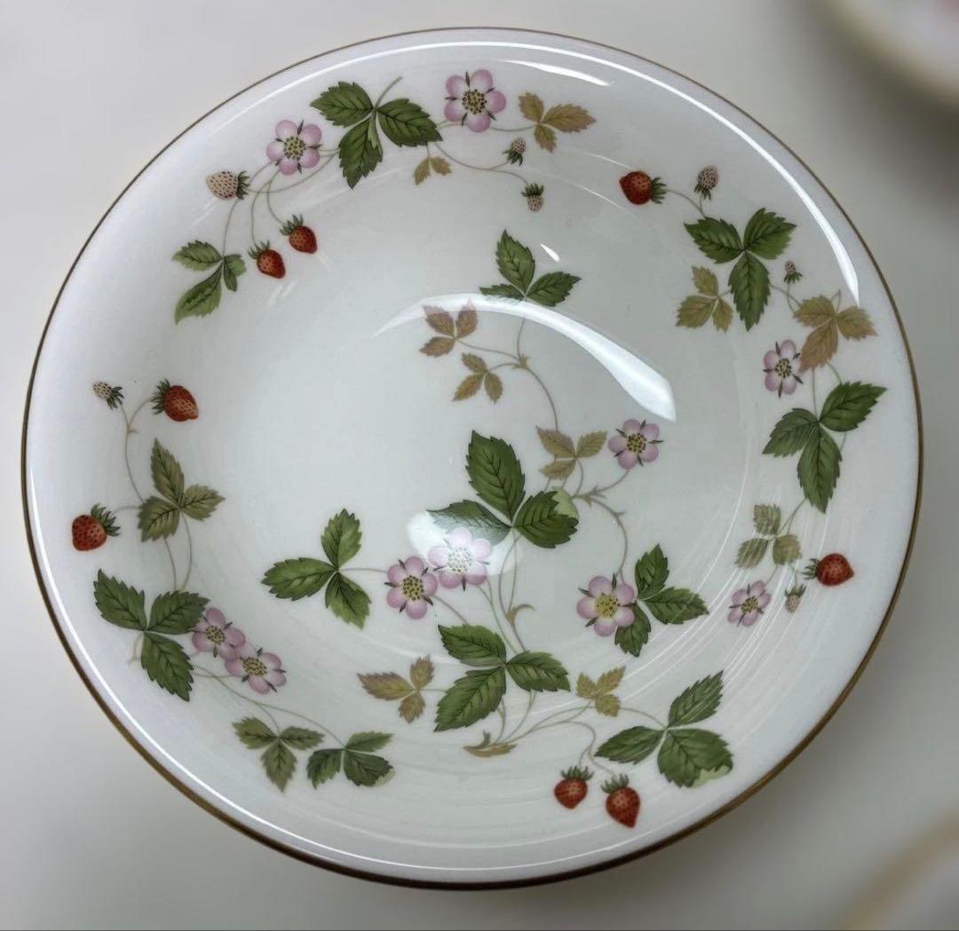 美品】ウェッジウッド ワイルドストロベリー サラダソーサー 黒壺4枚