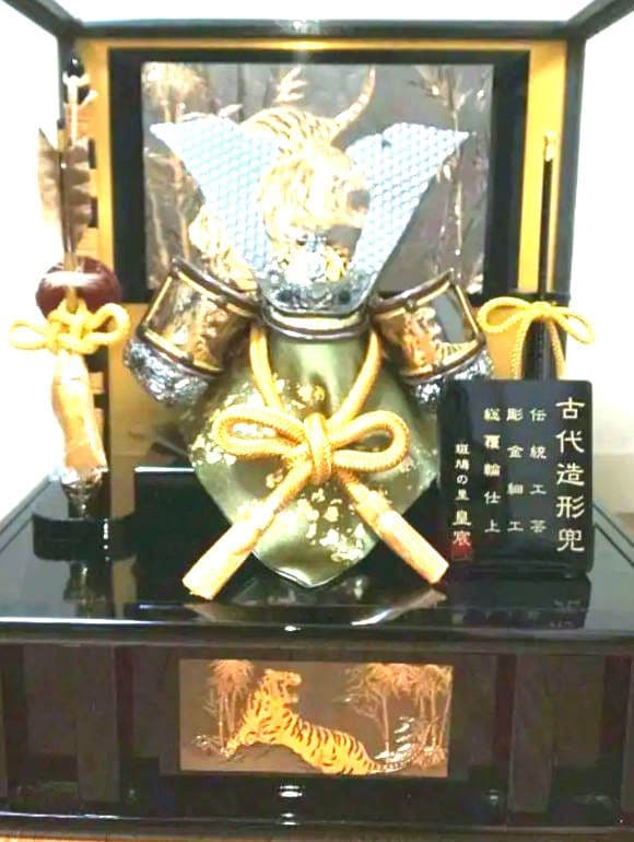 美品ケース入り コンパクト 五月人形 兜ケース飾り 兜飾り 古代造形兜 7号 五月人形 コンパクト 豊久 兜ケース飾り 兜飾り 皇宸作 龍輝 古代造形