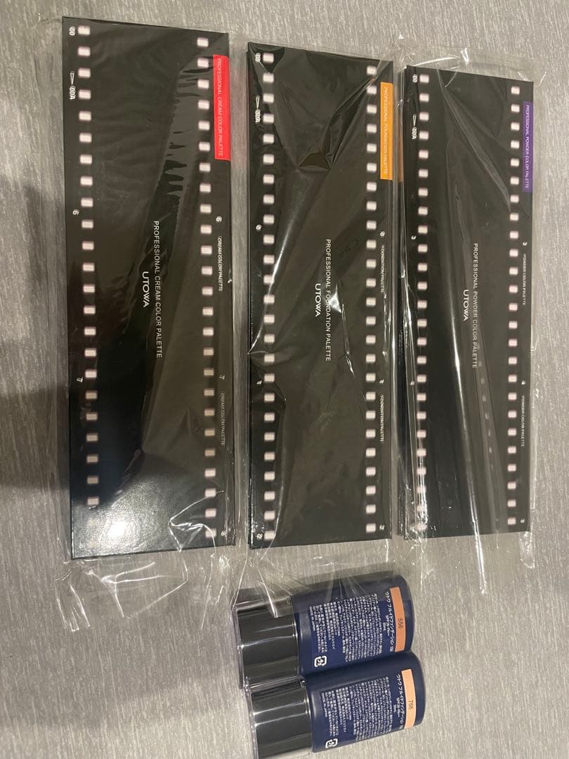 リップパレット 8色 + ファンデーション2本 アイシャドウパレットセット 優秀コスメ8点セット 人気限定セット超お得 プレゼント メイクアップ