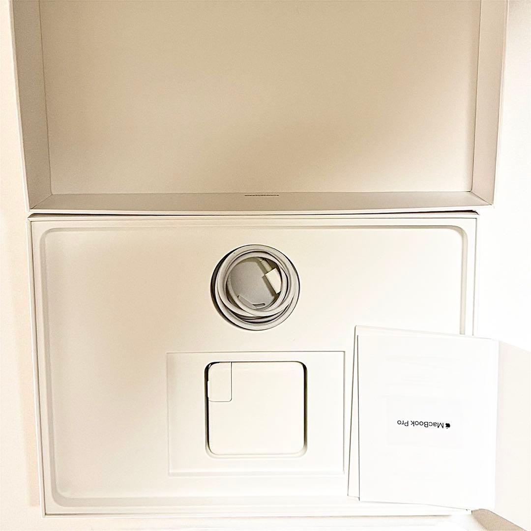 MacBook】Pro2019箱付き・収納バッグ・保護フィルム・ハブ付き(中古