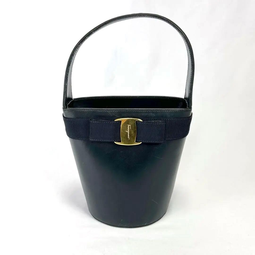 フェラガモ バケツ型 ハンドバッグ ブラックレザー