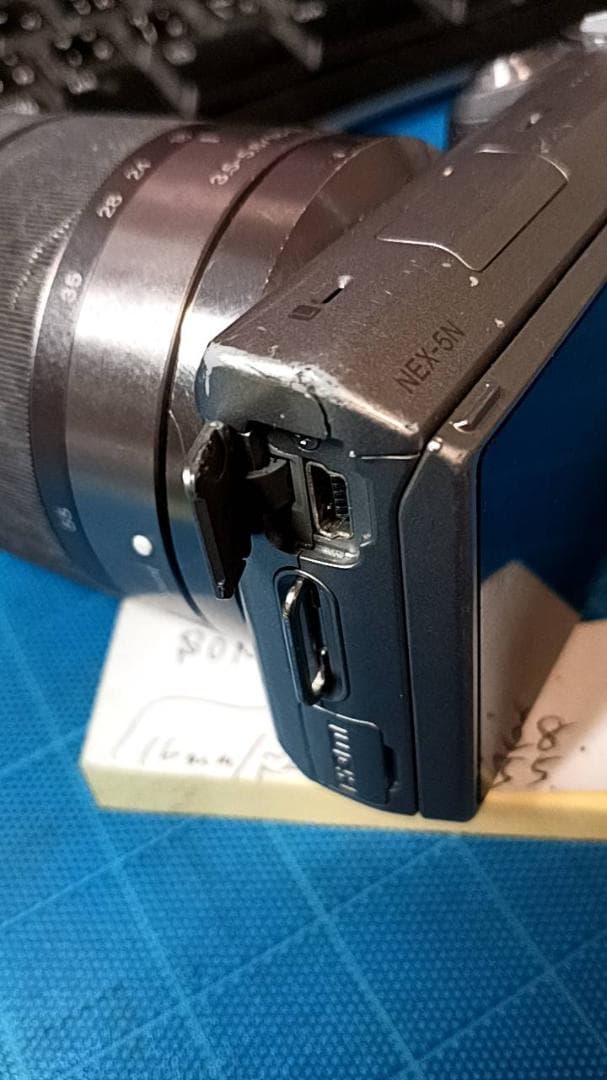 まだまだ使える！。SONY ミラーレス一眼カメラ シルバー
