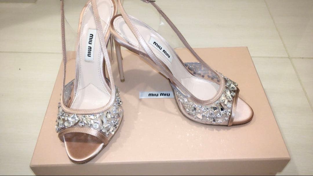 【美品】miu miu ビジュー付きオープントゥミュール MIU MIU（ミュール）のフリマアイテム一覧