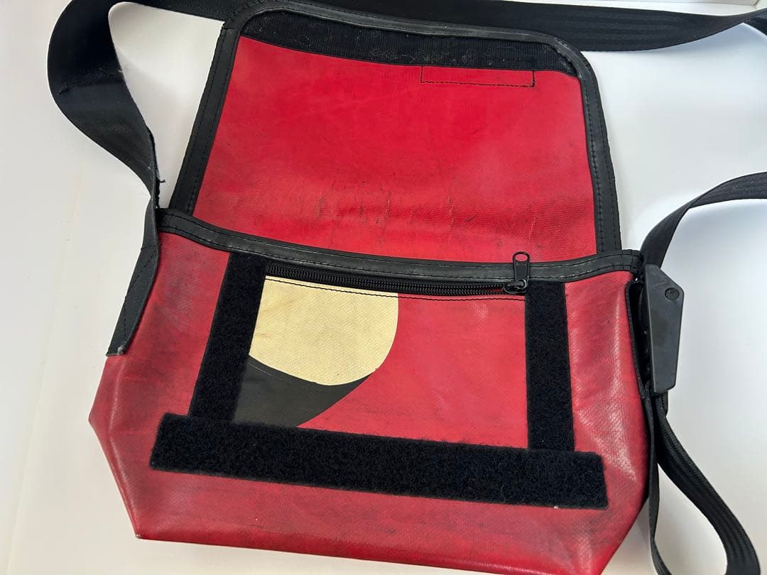 FREITAG メッセンジャーバッグ レッド - メルカリ