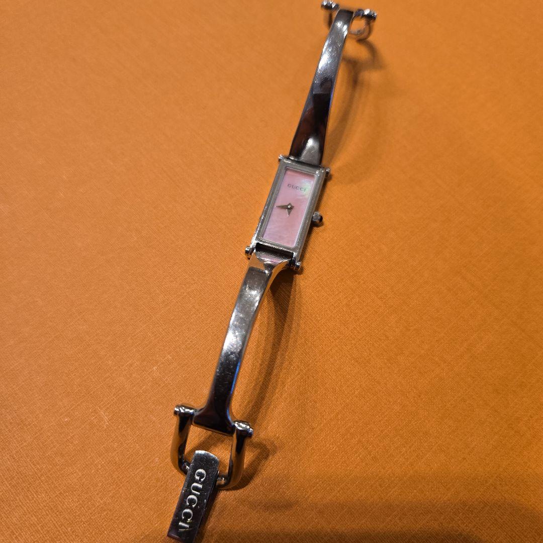 GUCCI 1500L ピンクシェル文字盤 シルバーバングル - メルカリ