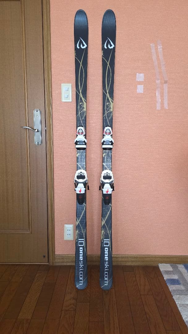 美品　モーグル用　id one　MR-G　178cm　板のみ ID one (アイディーワン) 2024-25 MOGUL RIDE MR-G ホワイト