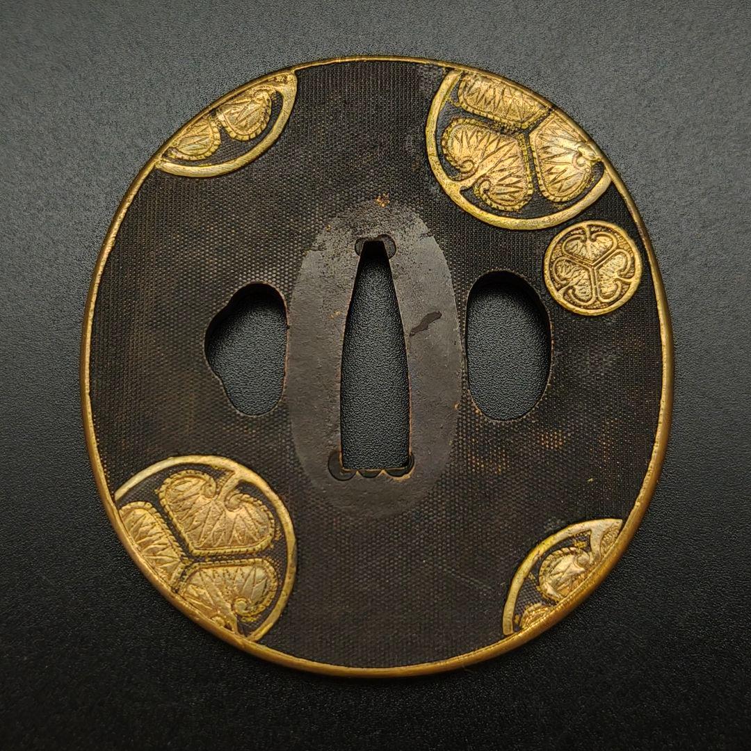 日本刀装具 家紋の図 三つ葉葵 刀鍔 銅地 細工 金メッキ 鍔 刀剣
