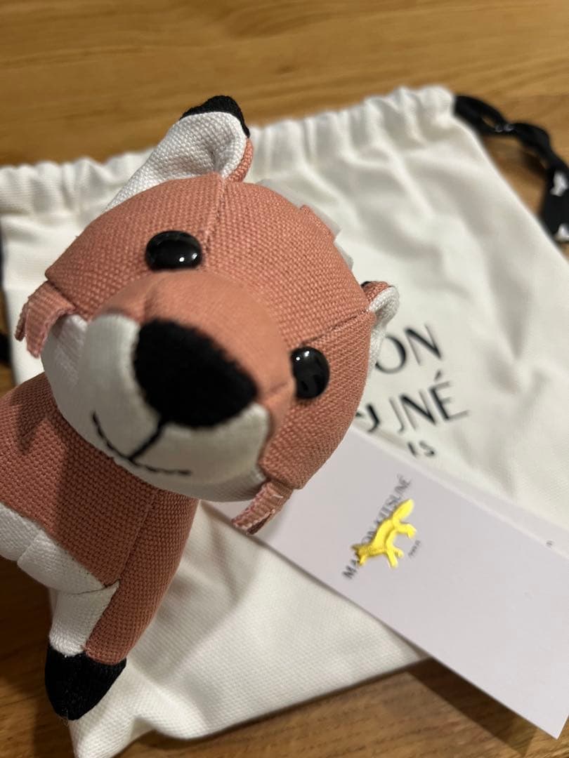 1点のみ新品未使用　MAISONKITSUNE キーホルダー　バックチャーム 楽天市場】メゾンキツネ バッグチャーム ブランド おしゃれ