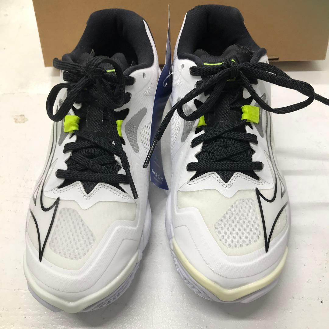 ミズノ　バレーボールシューズ　23cm 未使用品　つま先蛍光灯焼けあり MIZUNO（ミズノ） ウエーブライトニング Z8 V1GA240052 バレーボール