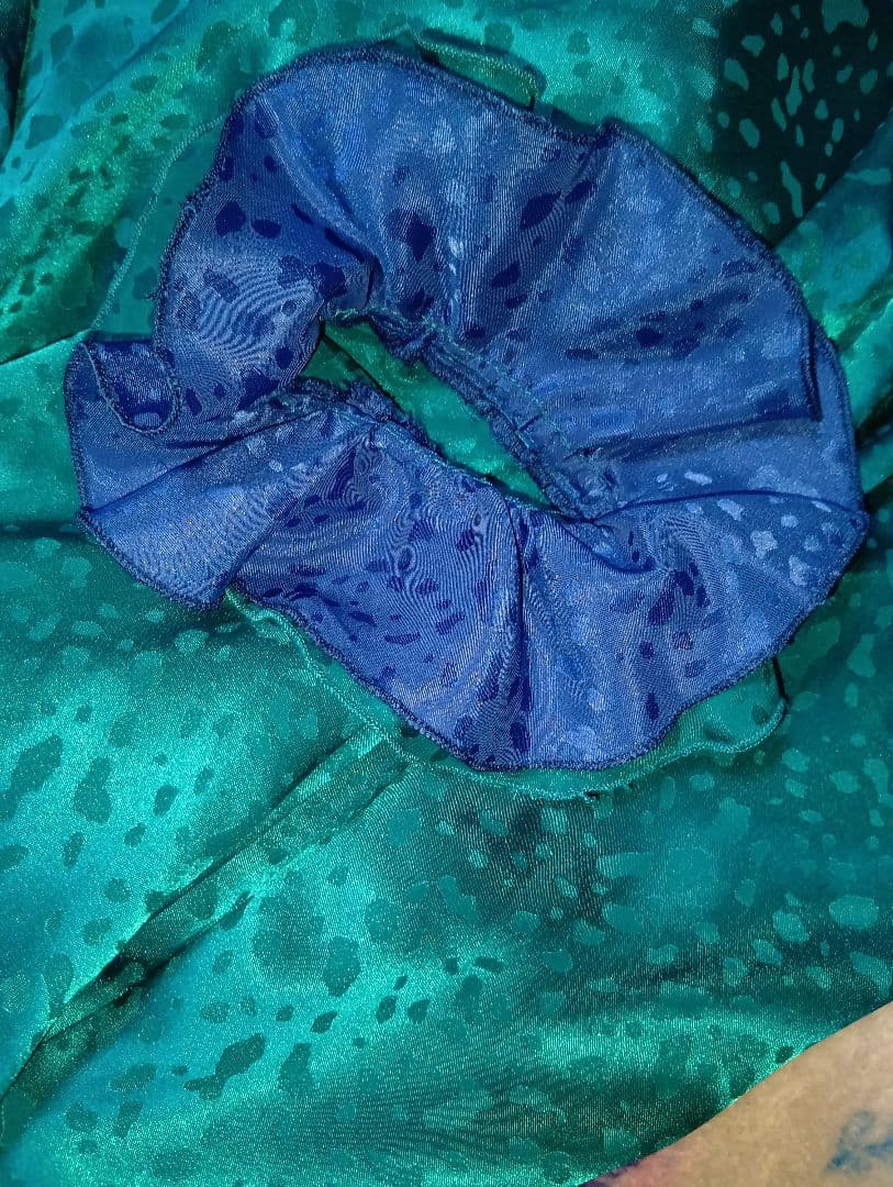 大きめサイズの衣装ワンピース（シルキータッチの光沢あり）ライト