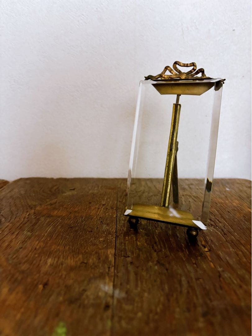 フランスアンティーク 真鍮製リボン装飾 フォトスタンド② - メルカリ