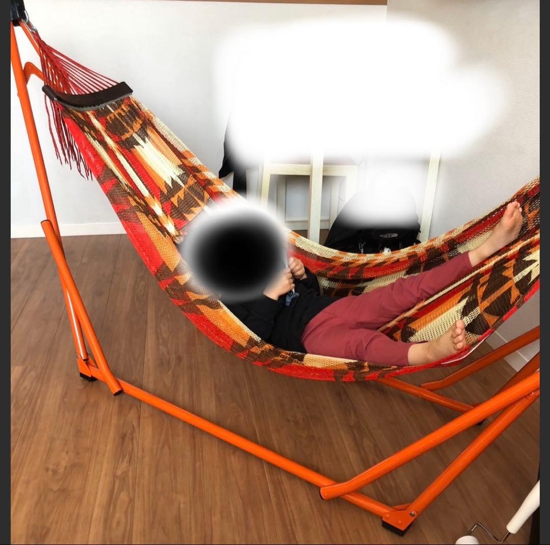 オレンジと赤のストライプハンモック オレンジと赤のストライプハンモック アウトドアやインテリアに活躍