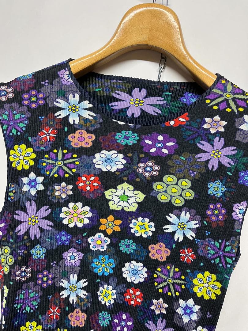 綺麗 イッセイミヤケ FETE プリーツ加工 ノースリーブトップス サイズ02 中古・古着通販】me ISSEY MIYAKE (ミーイッセイ ミヤケ) ノースリーブ