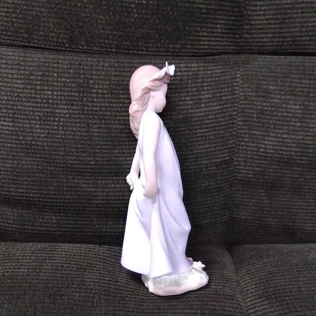 リアドロ　蝶とお友達