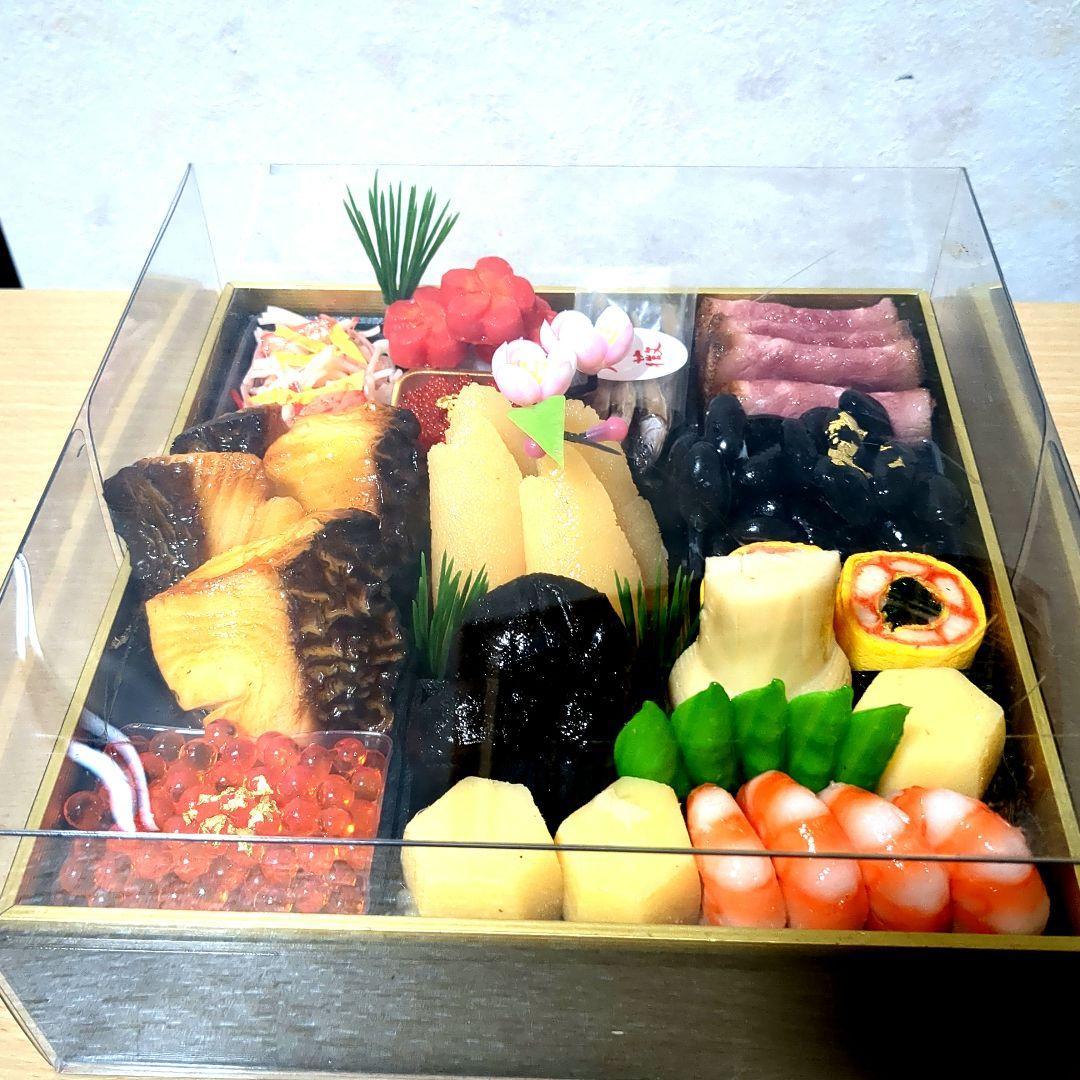 おせちの三段重(食品サンプル） - メルカリ