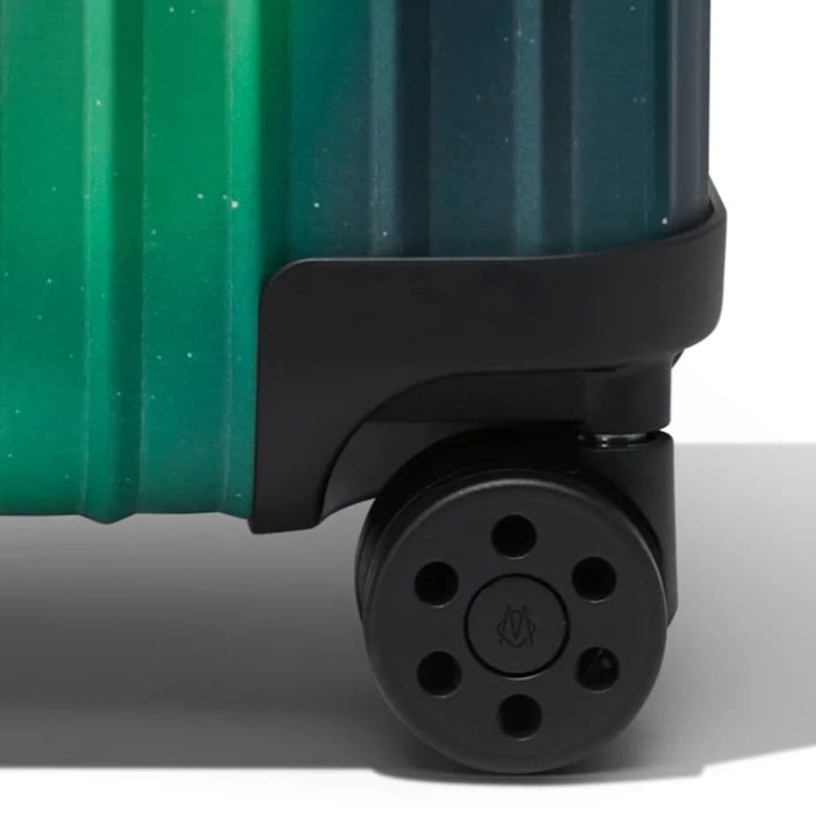 RIMOWA キャリーケース 世界限定1000 “オーロラ”