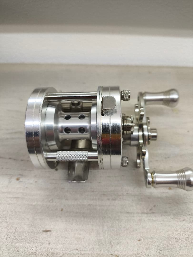 これ以下は無理です 五十鈴リール BC420SSS VINTAGE 右ハンドルの通販