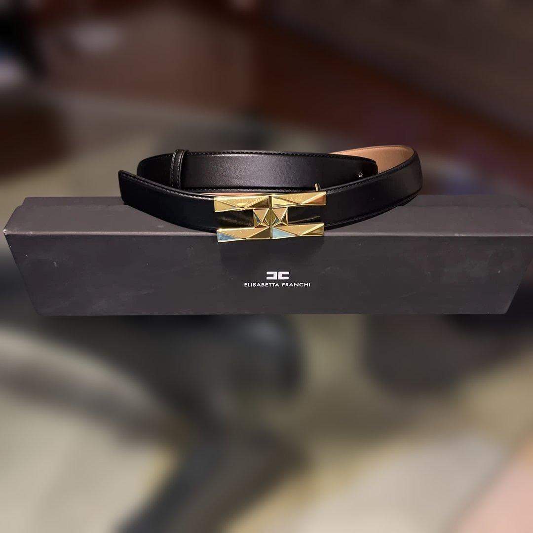 【最終お値下げ】ELISABETTA FRANCHI ブラック　ゴールドバックル Elisabetta Franchi Black Faux Leather Belt with Micro Chain in the
