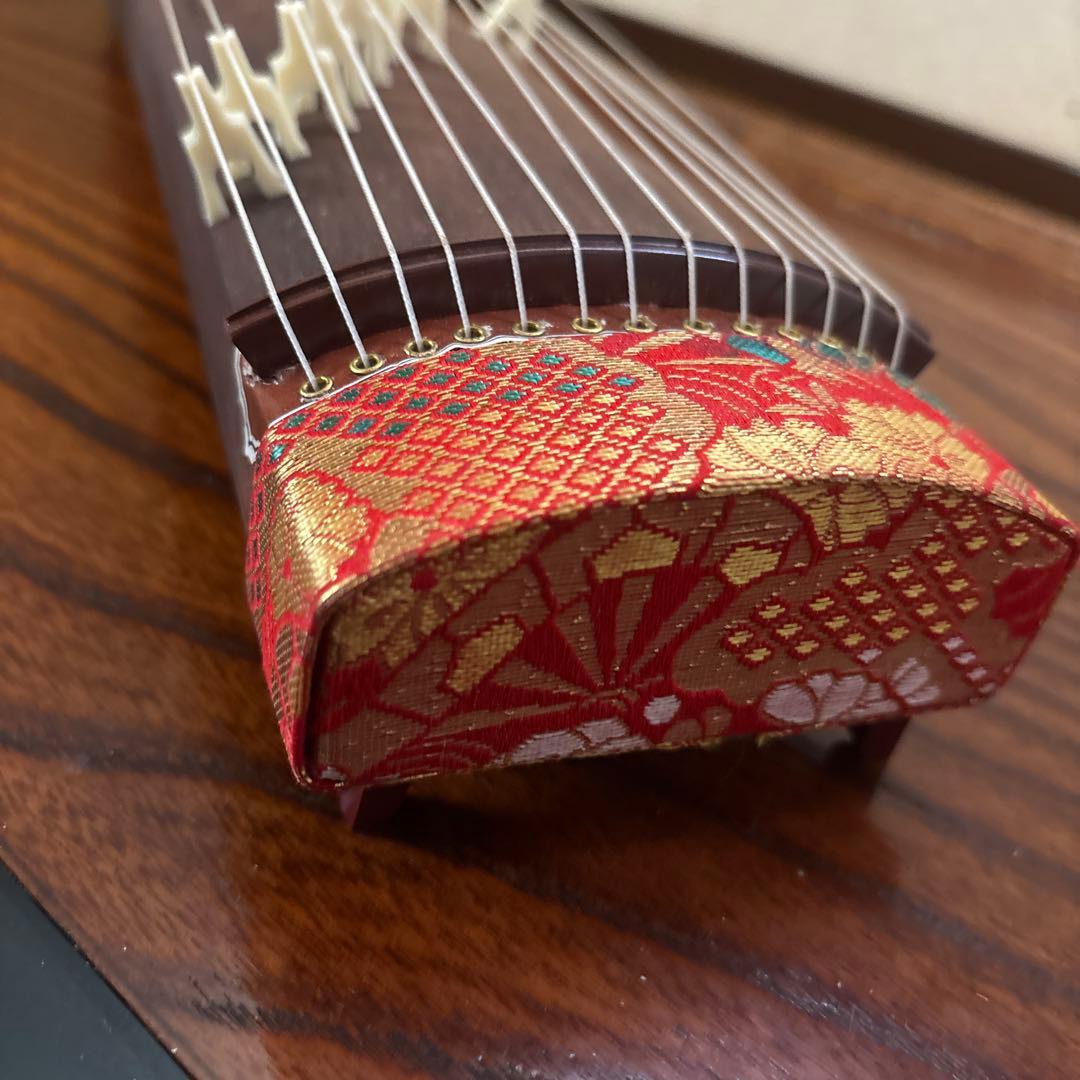 ミニ琴 ミニ三味線 和楽器13絃の箏と三味線。