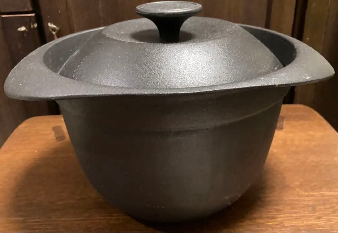 鋳鉄製 黒い両手鍋 ごはん鍋 toki no niwa/鉄鋳物両手鍋 -100年使えるから一生ものになる、漆仕上げ