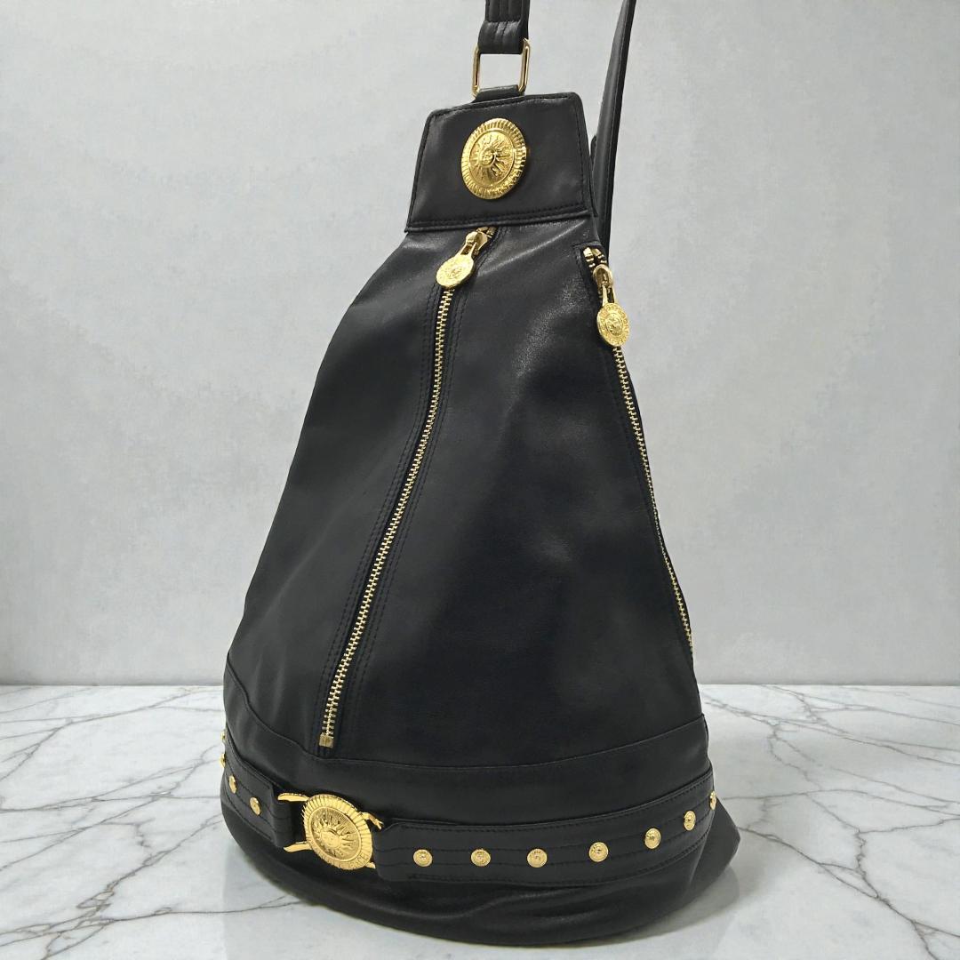 【美品】ヴェルサーチ サンバースト ショルダーバッグ ボディバッグ レザー GIANNI VERSACE ジャンニ ヴェルサーチ ロゴ サンバースト ショルダー