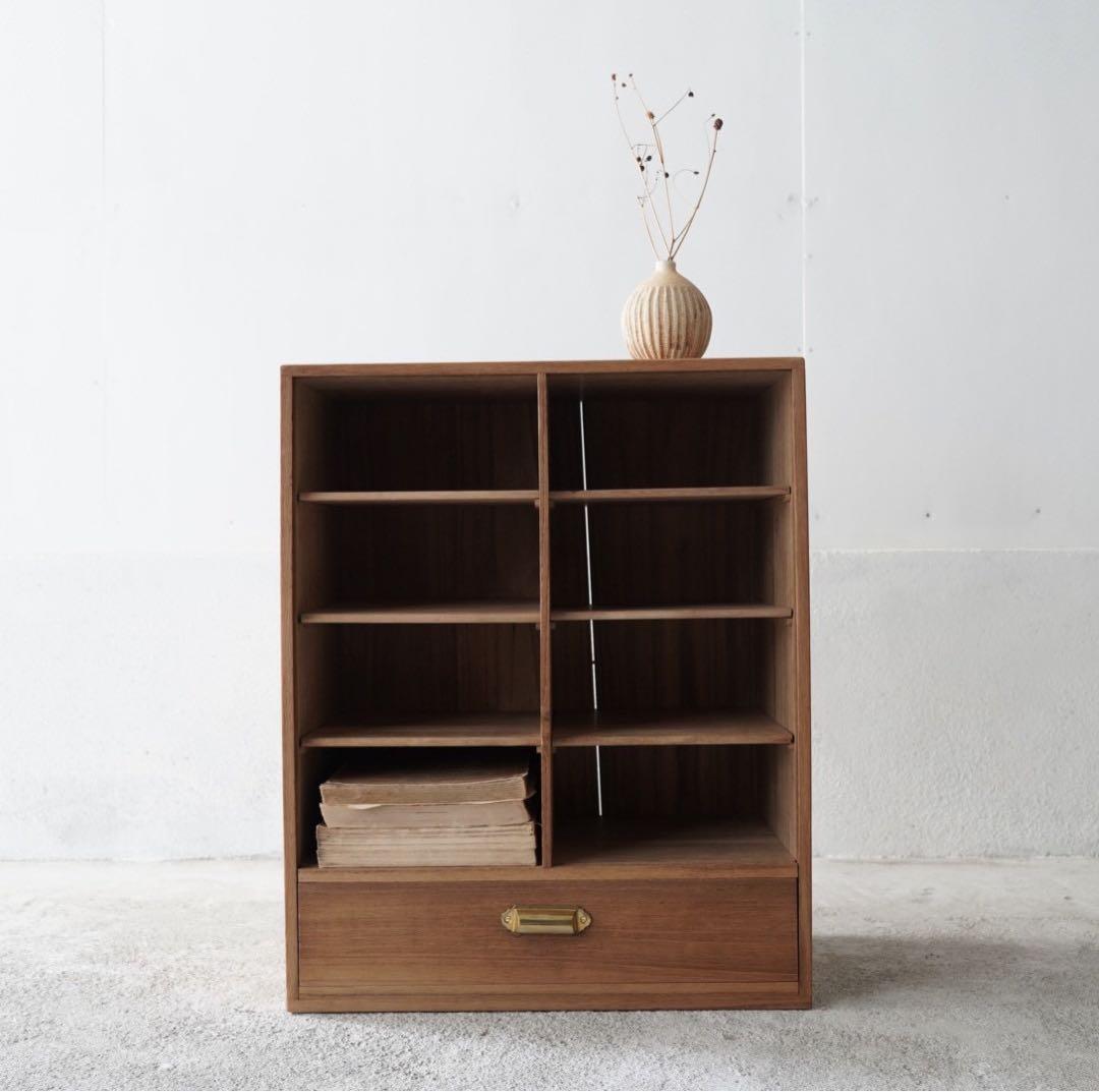 引き出しのついた木製棚 楽天市場】木製棚 ティーポット収納棚 引き出し付き ドア付き 卓上収納